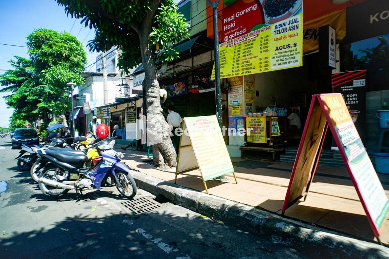 Hoki Homestay Redpartner Surabaya Exterior photo