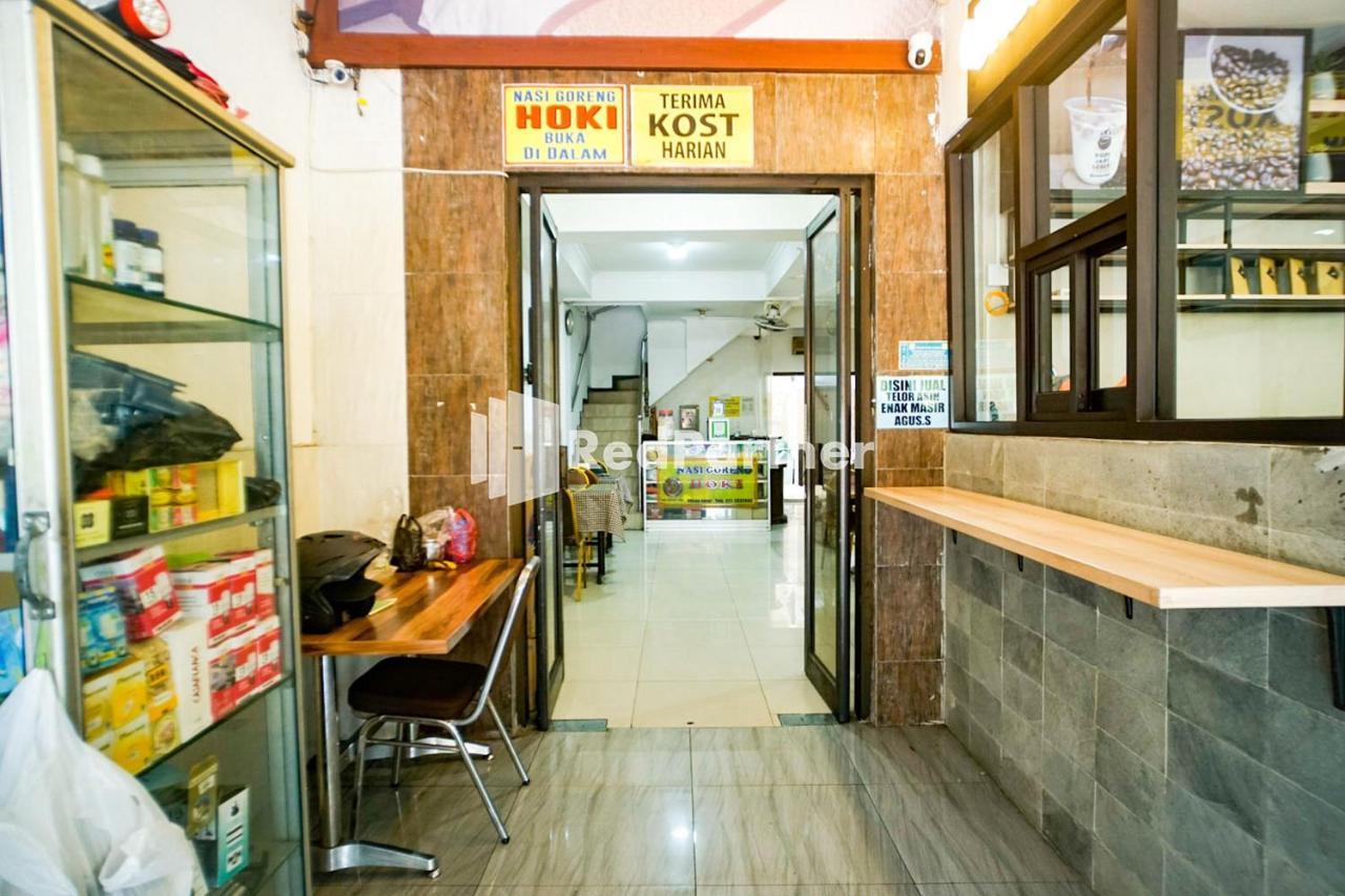 Hoki Homestay Redpartner Surabaya Exterior photo